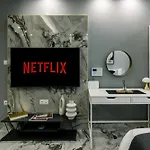 Luxury Downtown Apartment F1